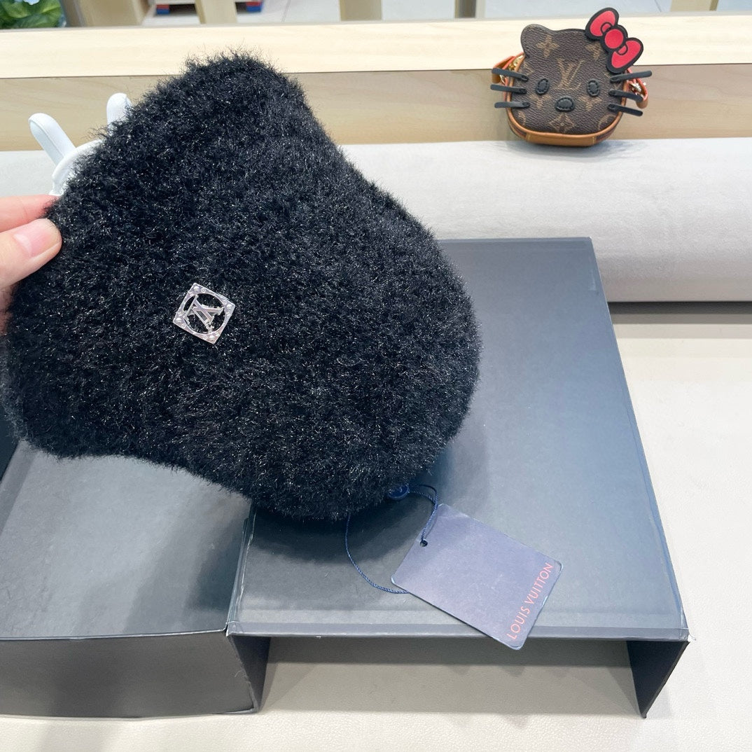 LOUIS VUITTON BUCKET HAT IN BLACK RABBIT FUR 404833