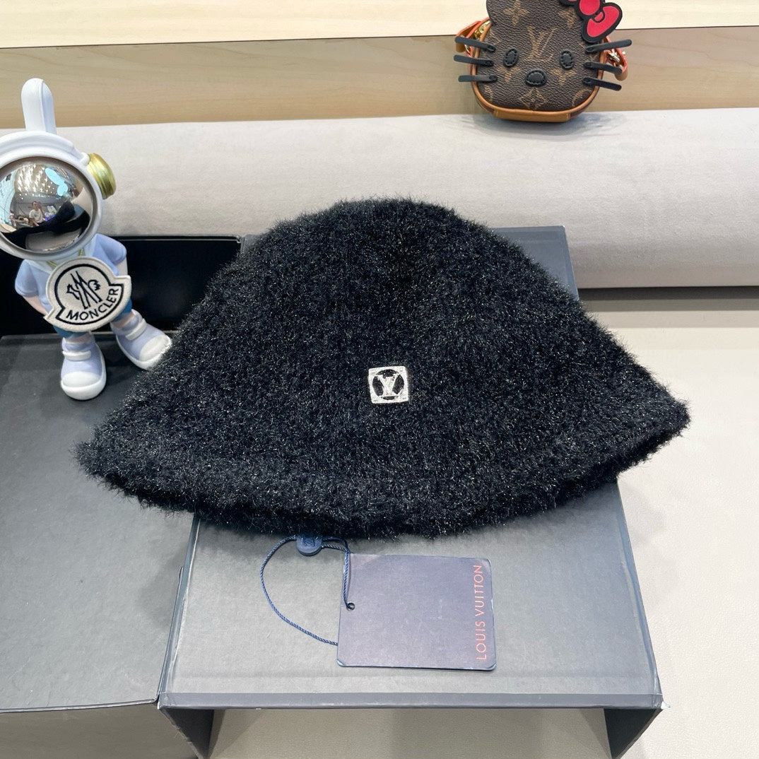 LOUIS VUITTON BUCKET HAT IN BLACK RABBIT FUR 404833