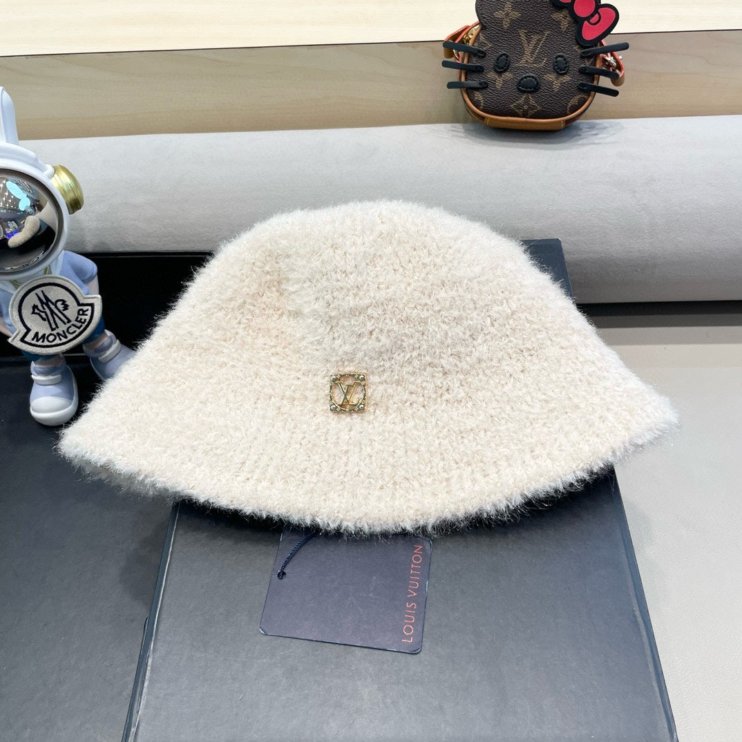 LOUIS VUITTON BUCKET HAT IN BEIGE RABBIT FUR 404832
