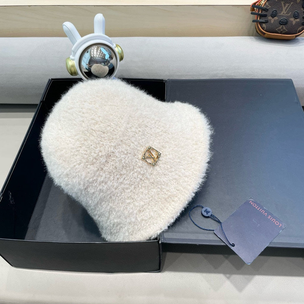 LOUIS VUITTON BUCKET HAT IN BEIGE RABBIT FUR 404832