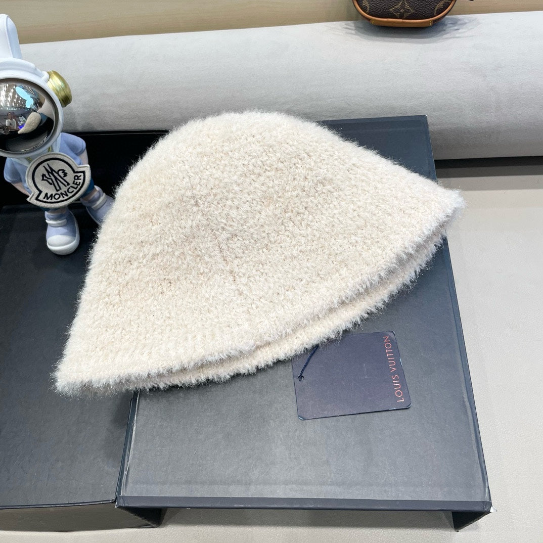 LOUIS VUITTON BUCKET HAT IN BEIGE RABBIT FUR 404832