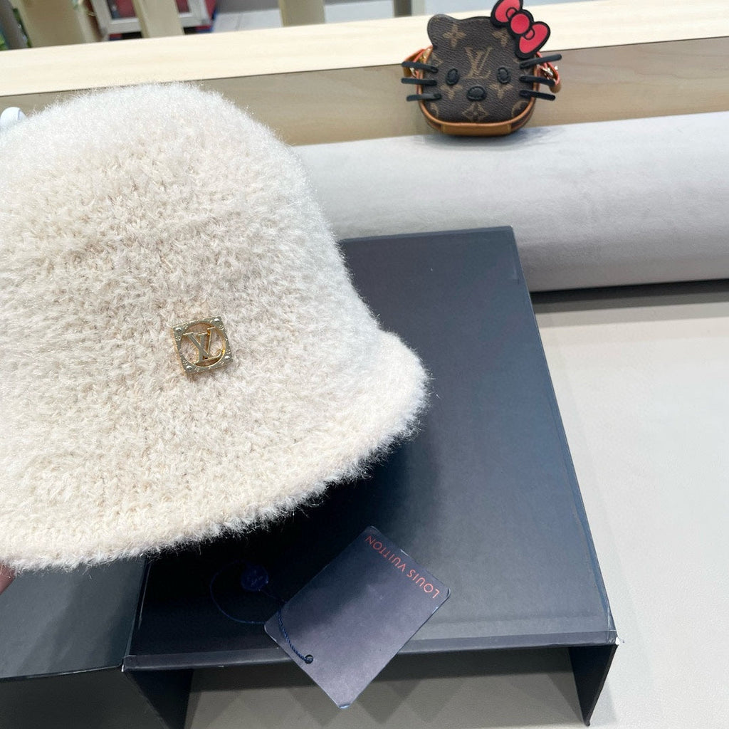 LOUIS VUITTON BUCKET HAT IN BEIGE RABBIT FUR 404832