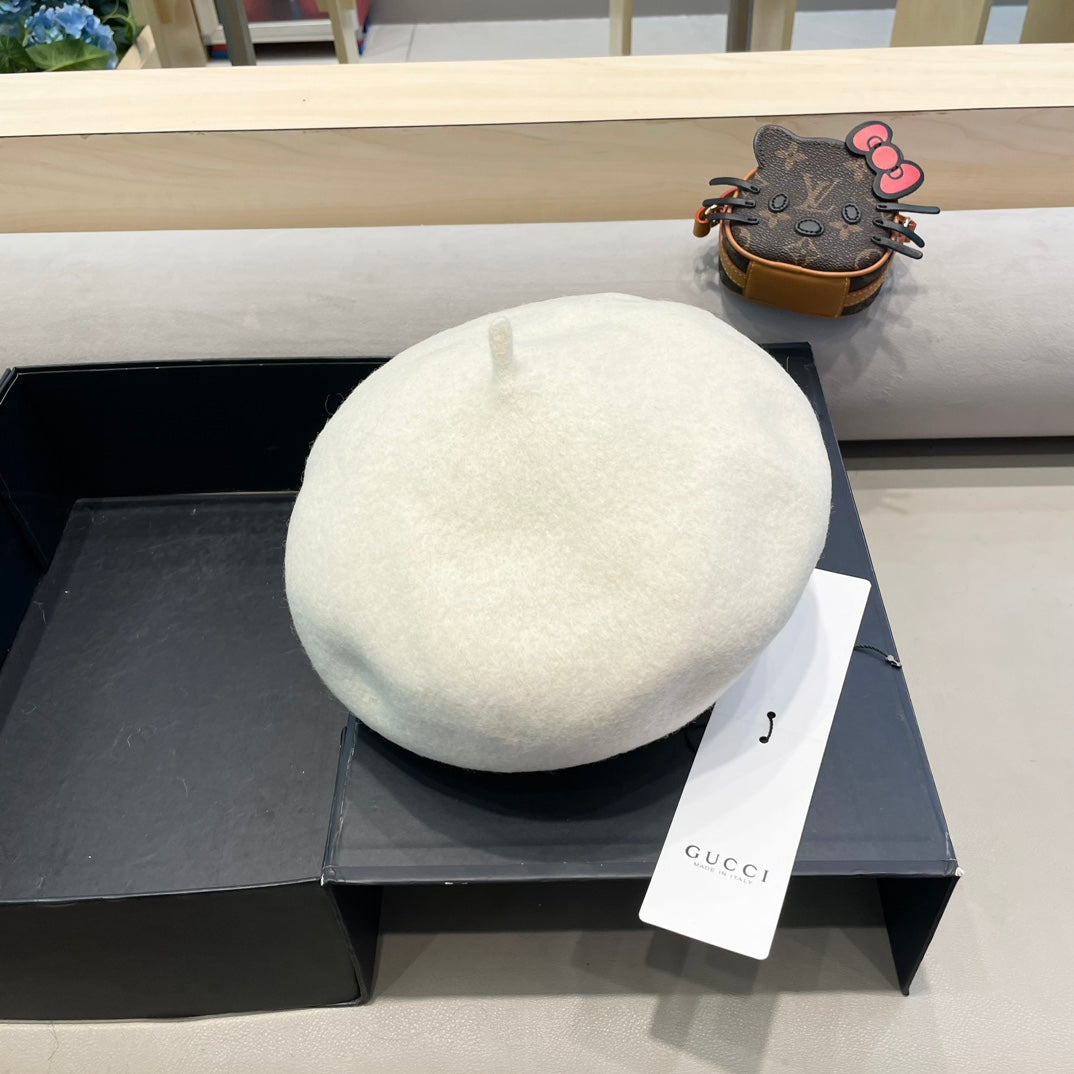 GUCCI BERET HAT IN WHITE WOOL 406971
