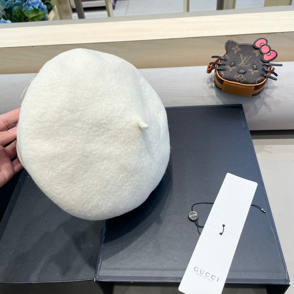 GUCCI BERET HAT IN WHITE WOOL 406971