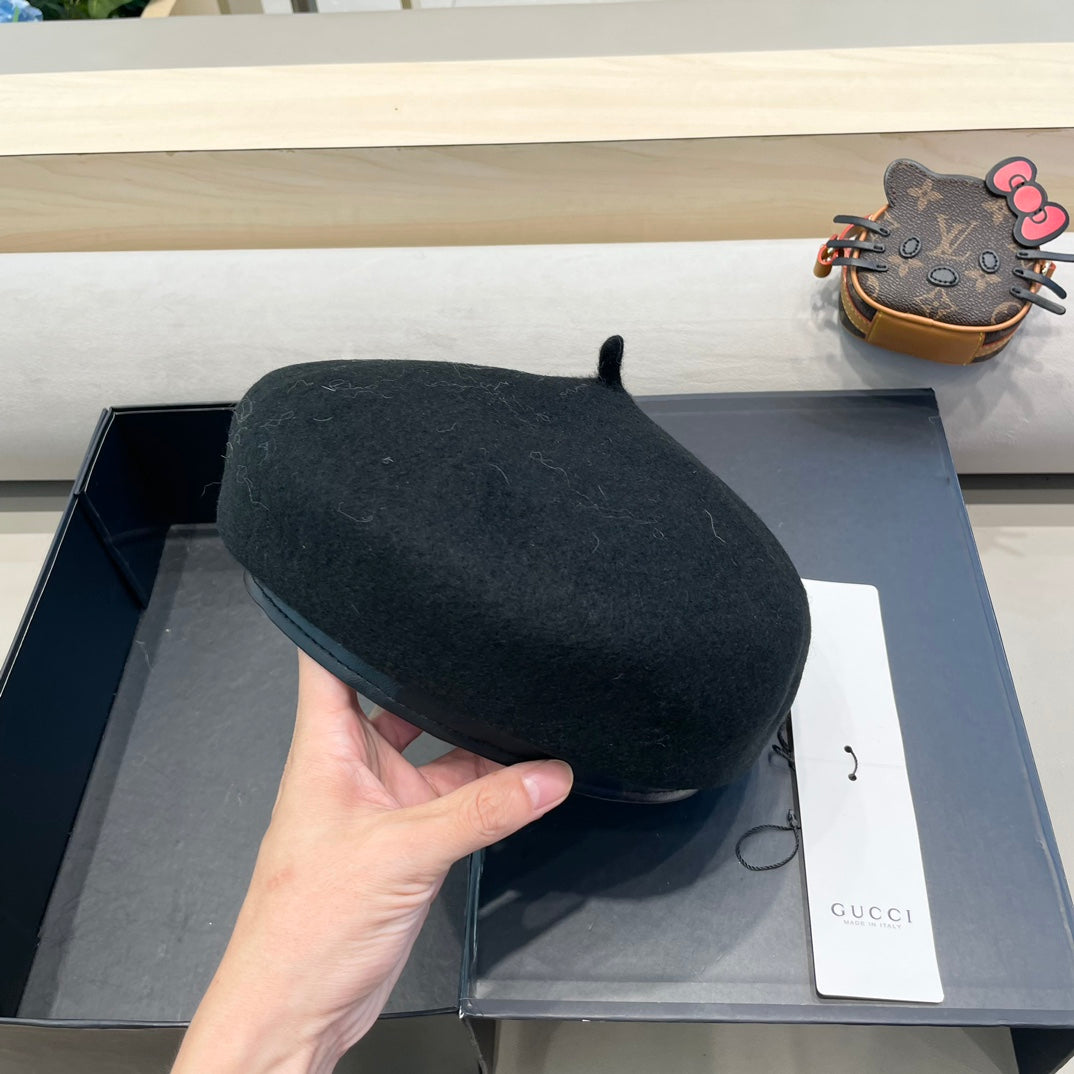GUCCI BERET HAT IN BLACK WOOL 406886