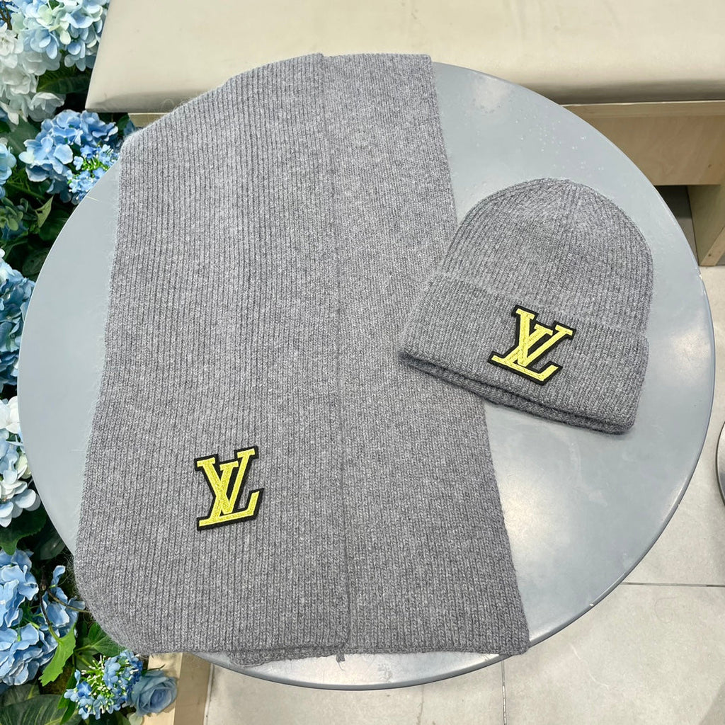LOUIS VUITTON SET SCARF AND HAT IN LIGHT GRAY WOOL 406532
