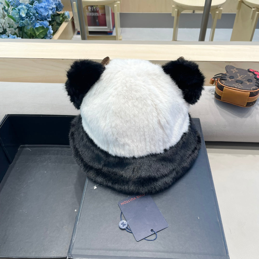 LOUIS VUITTON FISHERMAN HAT IN WHITE MIX BLACK WOOL AND RABBIT FUR 409759