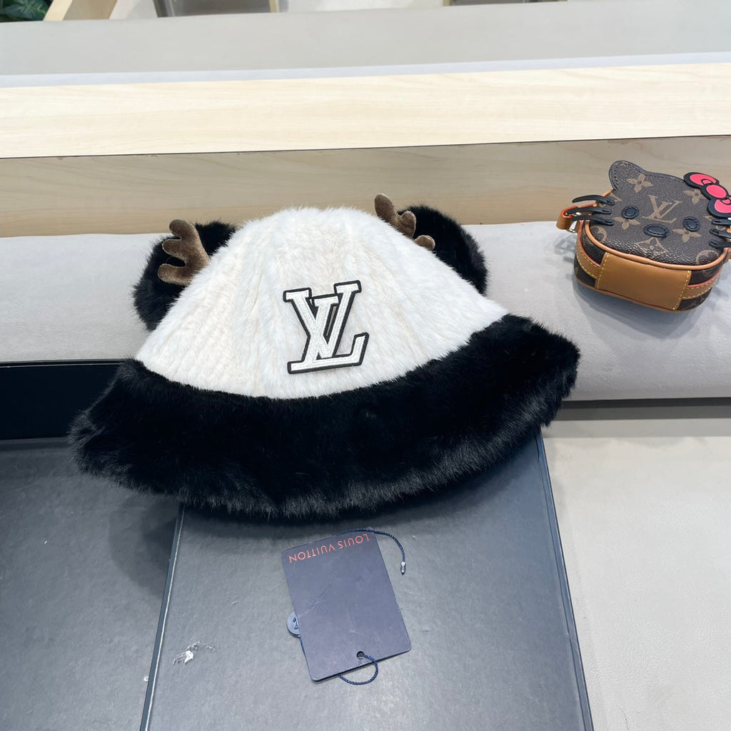 LOUIS VUITTON FISHERMAN HAT IN WHITE MIX BLACK WOOL AND RABBIT FUR 409759