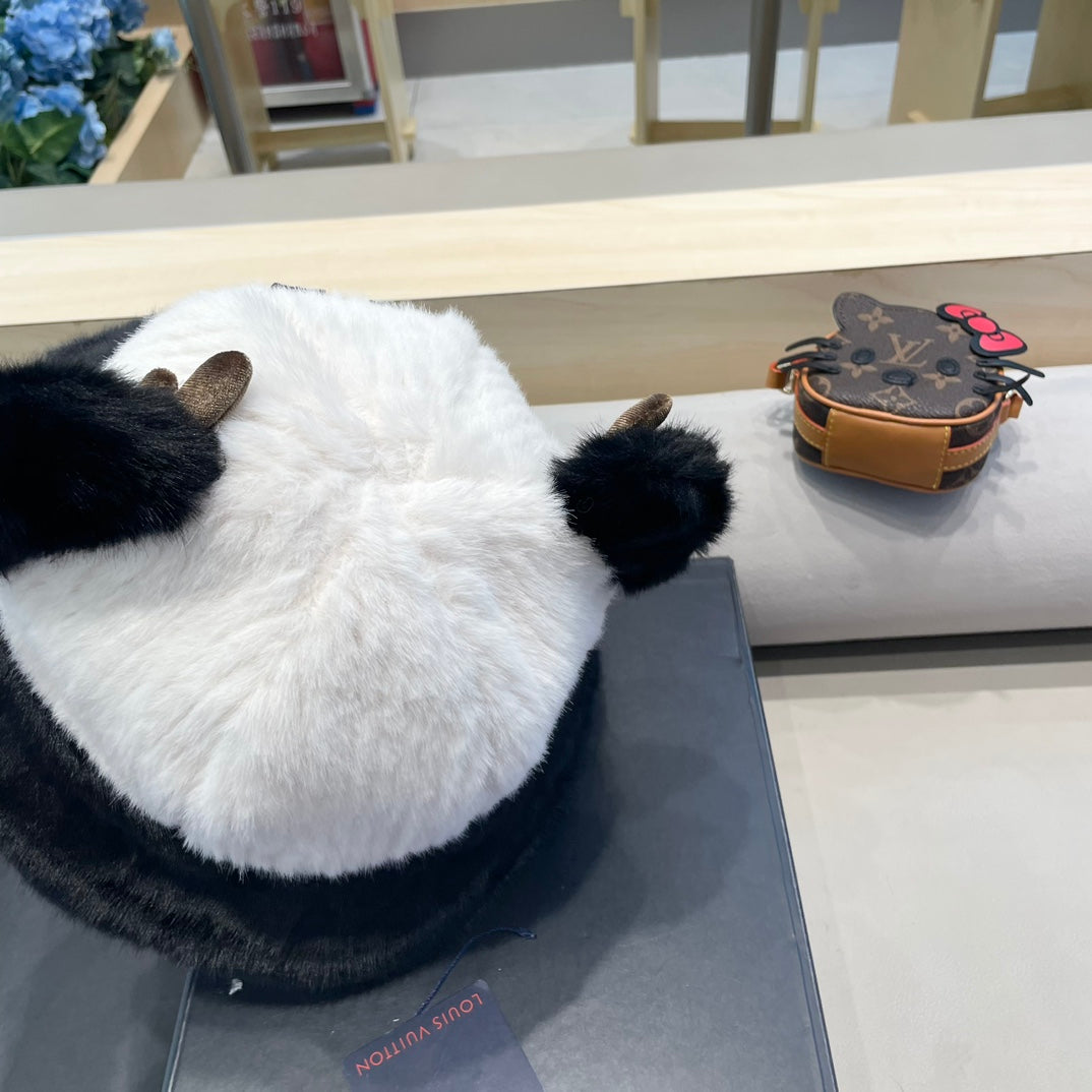 LOUIS VUITTON FISHERMAN HAT IN WHITE MIX BLACK WOOL AND RABBIT FUR 409759