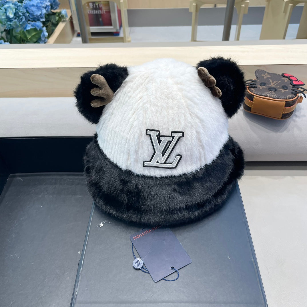 LOUIS VUITTON FISHERMAN HAT IN WHITE MIX BLACK WOOL AND RABBIT FUR 409759