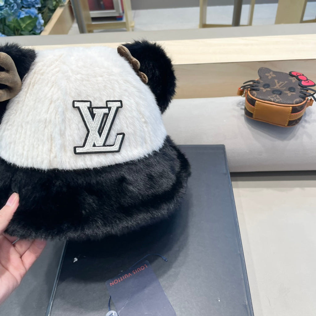 LOUIS VUITTON FISHERMAN HAT IN WHITE MIX BLACK WOOL AND RABBIT FUR 409759