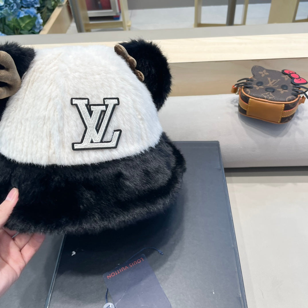 LOUIS VUITTON FISHERMAN HAT IN WHITE MIX BLACK WOOL AND RABBIT FUR 409759
