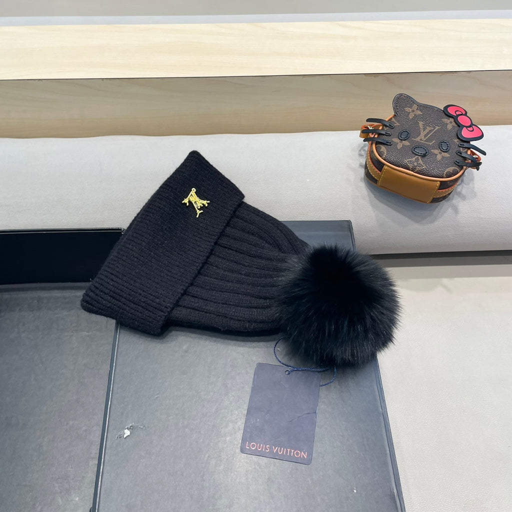 LOUIS VUITTON KNITTED BEANIE HAT IN BLACK WOOL AND FOX FUR 409788