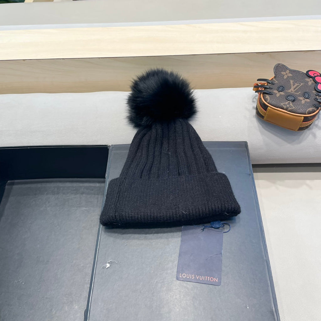LOUIS VUITTON KNITTED BEANIE HAT IN BLACK WOOL AND FOX FUR 409788