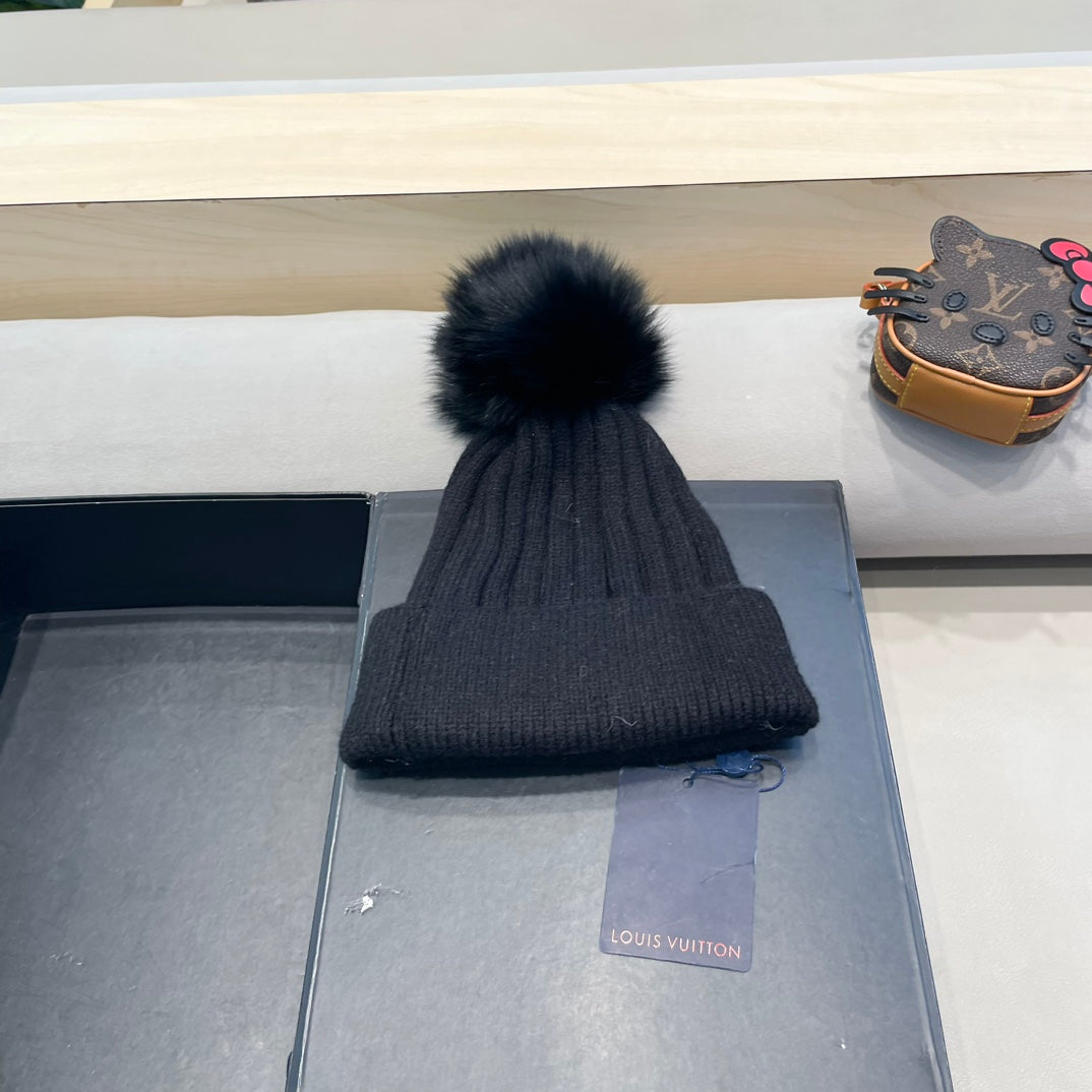 LOUIS VUITTON KNITTED BEANIE HAT IN BLACK WOOL AND FOX FUR 409788