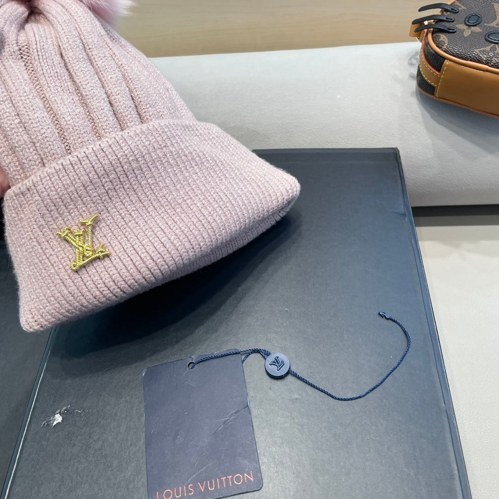 LOUIS VUITTON KNITTED BEANIE HAT IN LIGHT PINK WOOL AND FOX FUR 409789