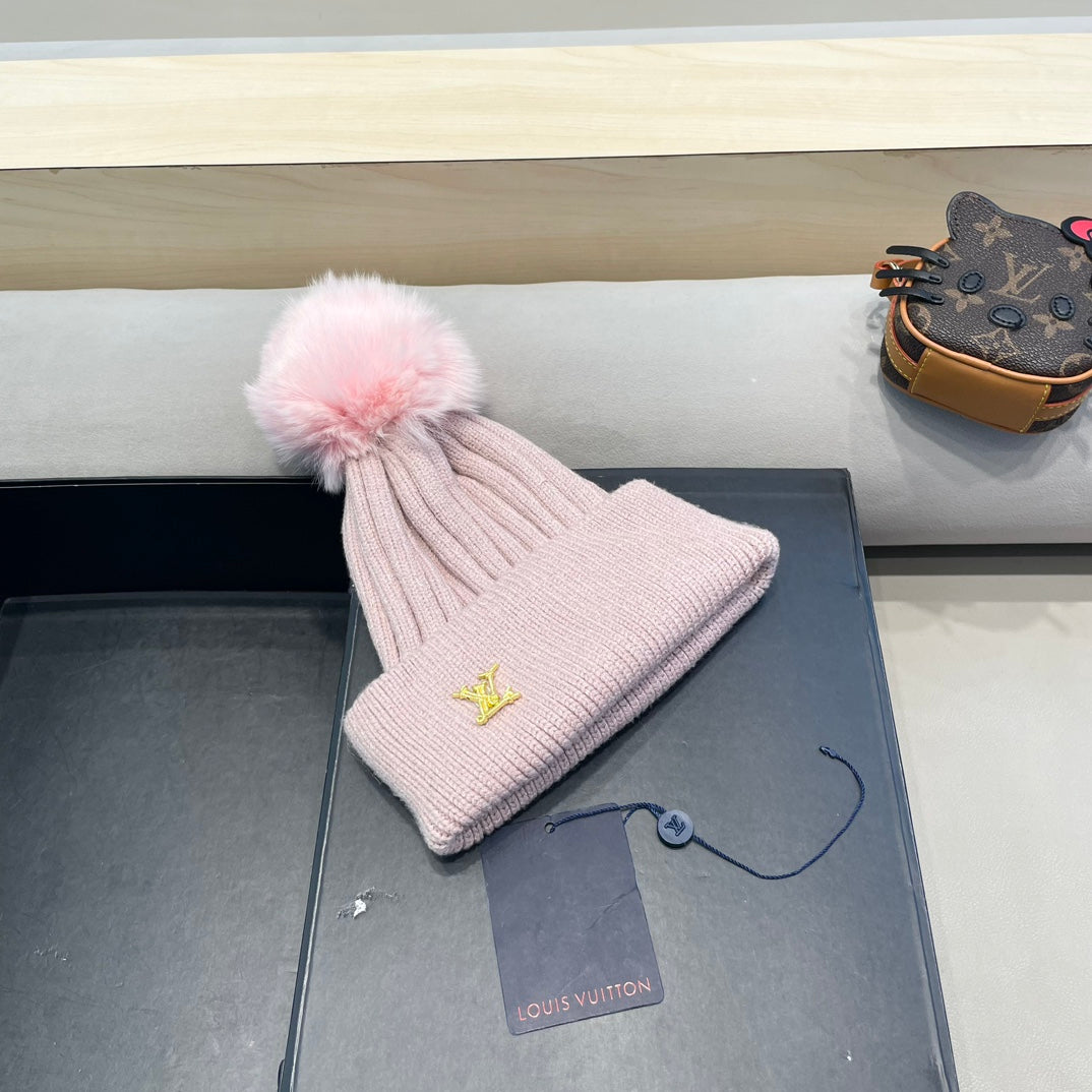 LOUIS VUITTON KNITTED BEANIE HAT IN LIGHT PINK WOOL AND FOX FUR 409789