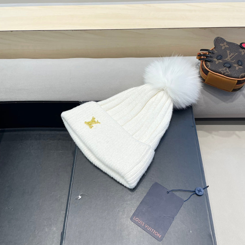 LOUIS VUITTON KNITTED BEANIE HAT IN WHITE WOOL AND FOX FUR 409790