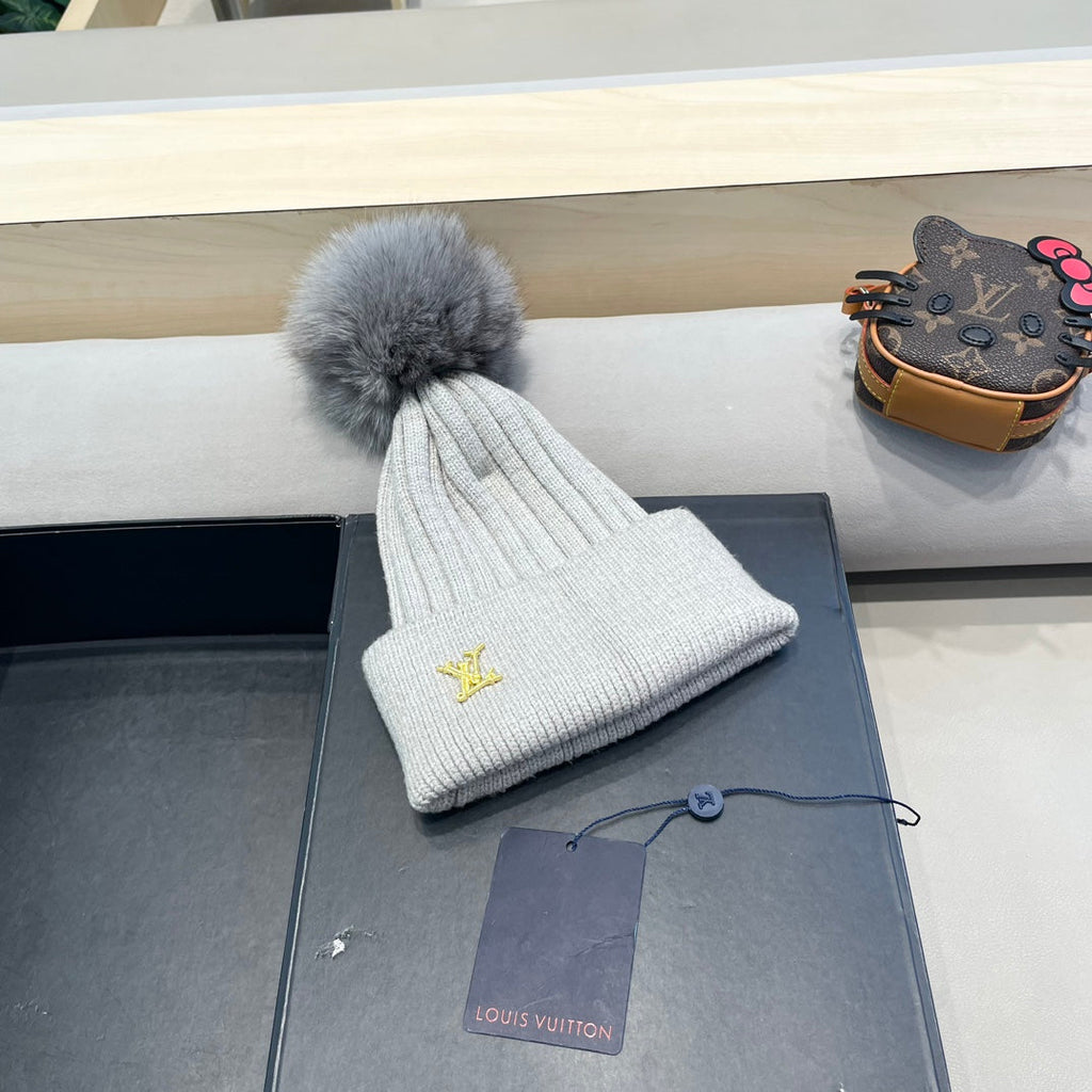 LOUIS VUITTON KNITTED BEANIE HAT IN LIGHT GRAY WOOL AND FOX FUR 409791
