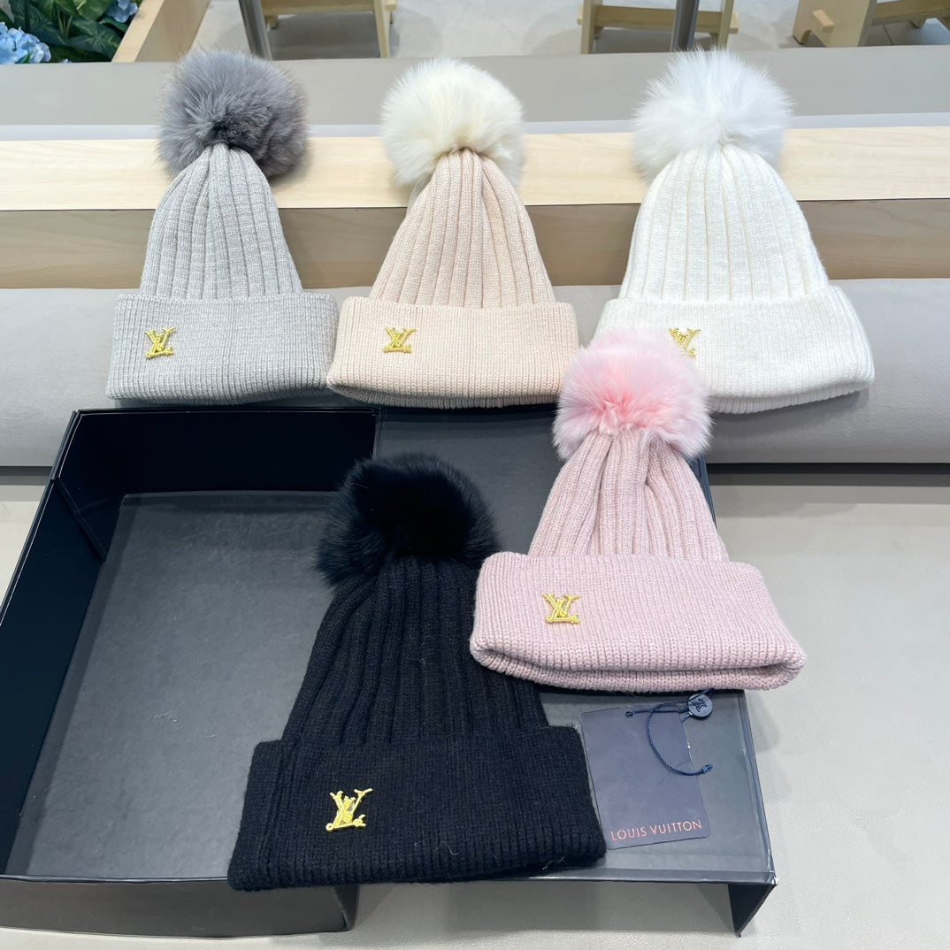 LOUIS VUITTON KNITTED BEANIE HAT IN LIGHT GRAY WOOL AND FOX FUR 409791