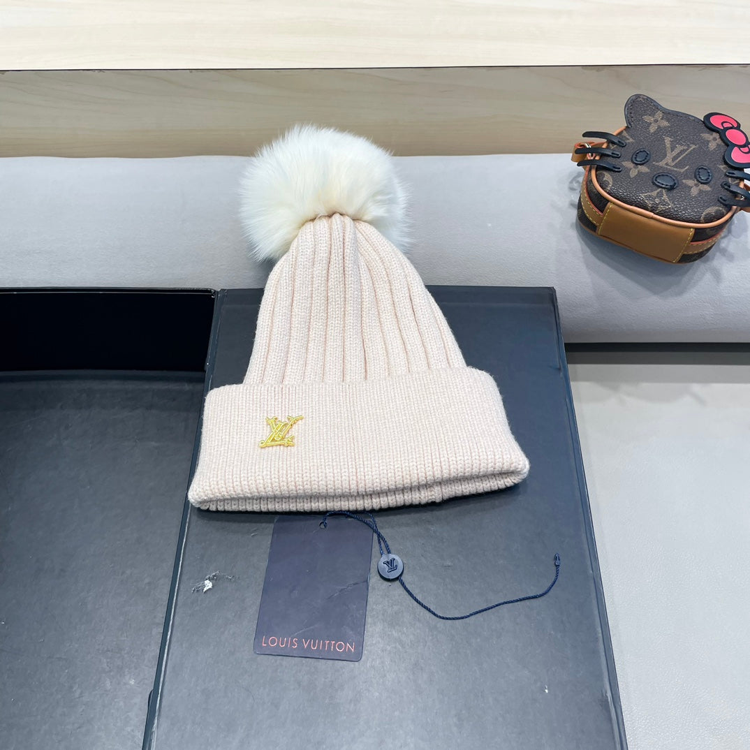 LOUIS VUITTON KNITTED BEANIE HAT IN LULLABY PINK WOOL AND FOX FUR 409792