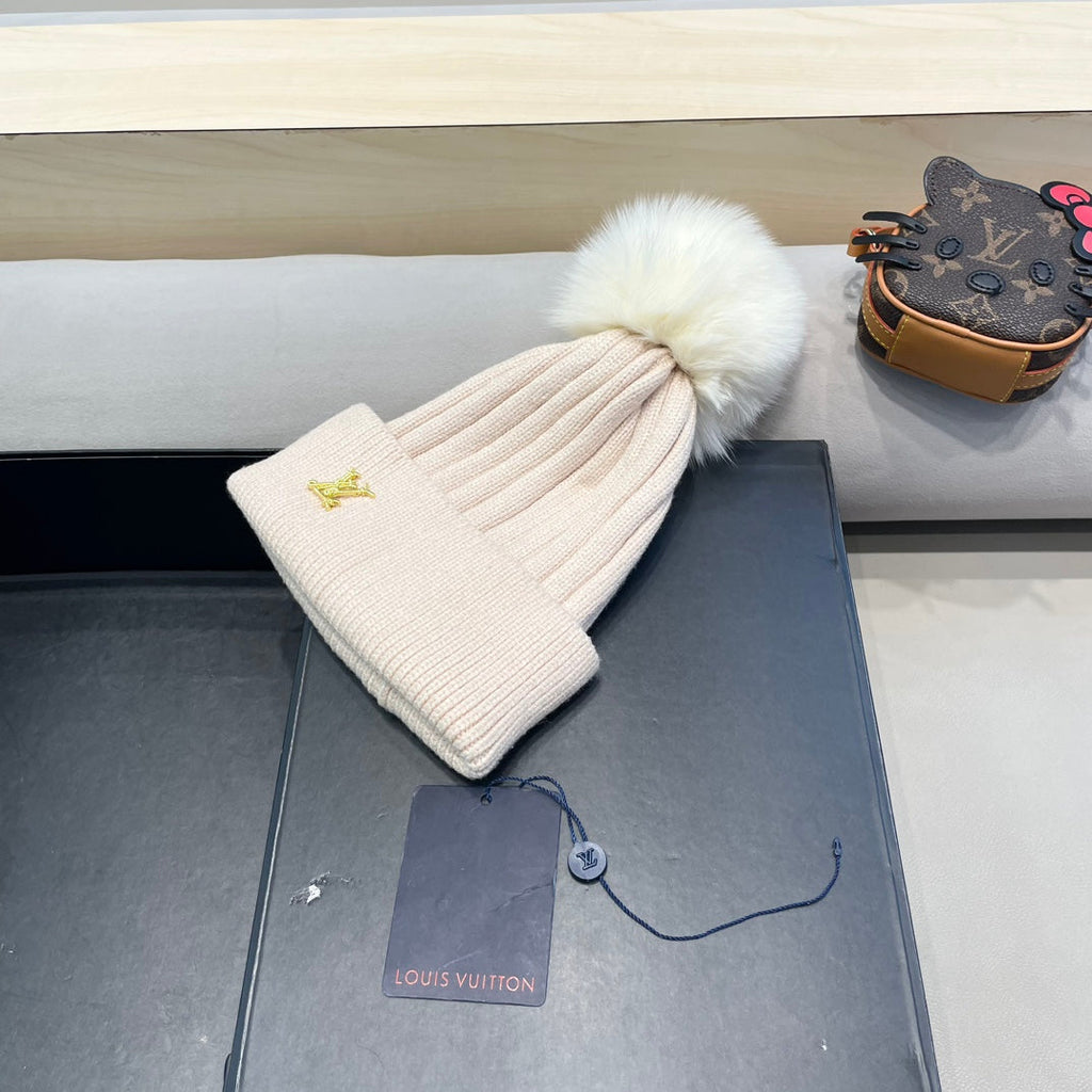 LOUIS VUITTON KNITTED BEANIE HAT IN LULLABY PINK WOOL AND FOX FUR 409792