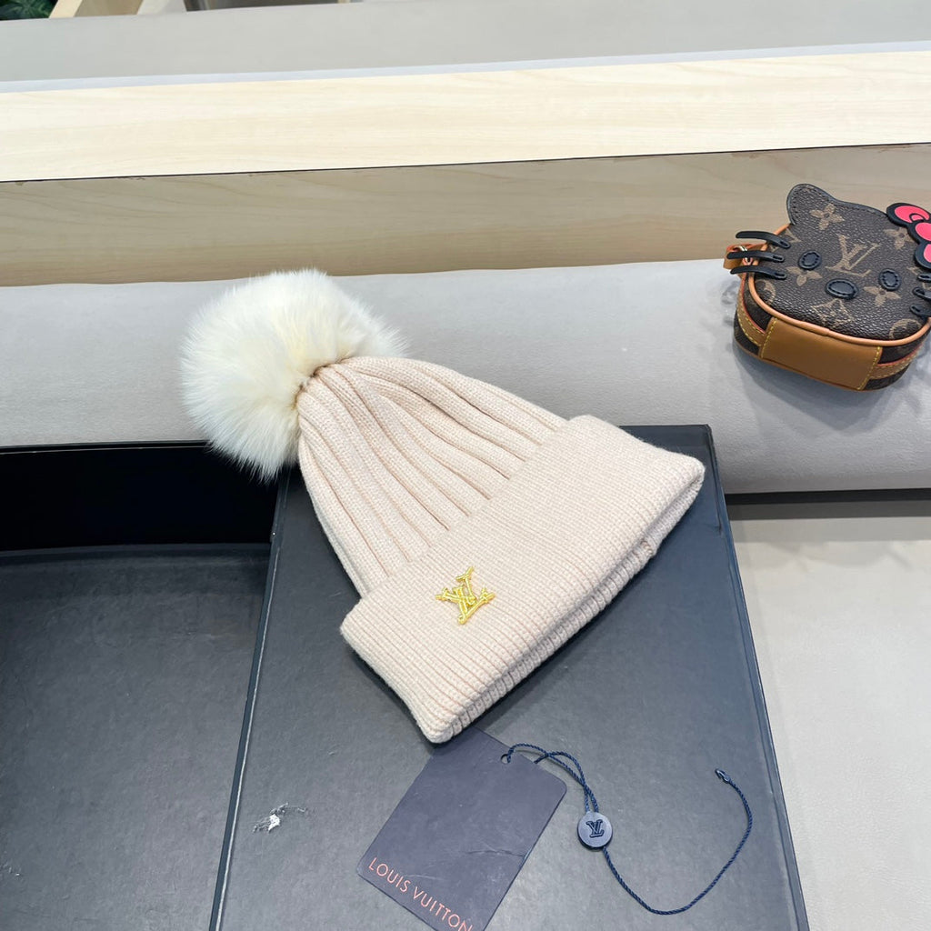 LOUIS VUITTON KNITTED BEANIE HAT IN LULLABY PINK WOOL AND FOX FUR 409792
