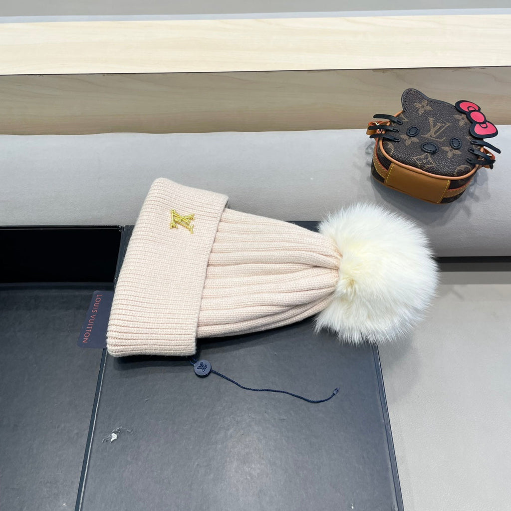 LOUIS VUITTON KNITTED BEANIE HAT IN LULLABY PINK WOOL AND FOX FUR 409792