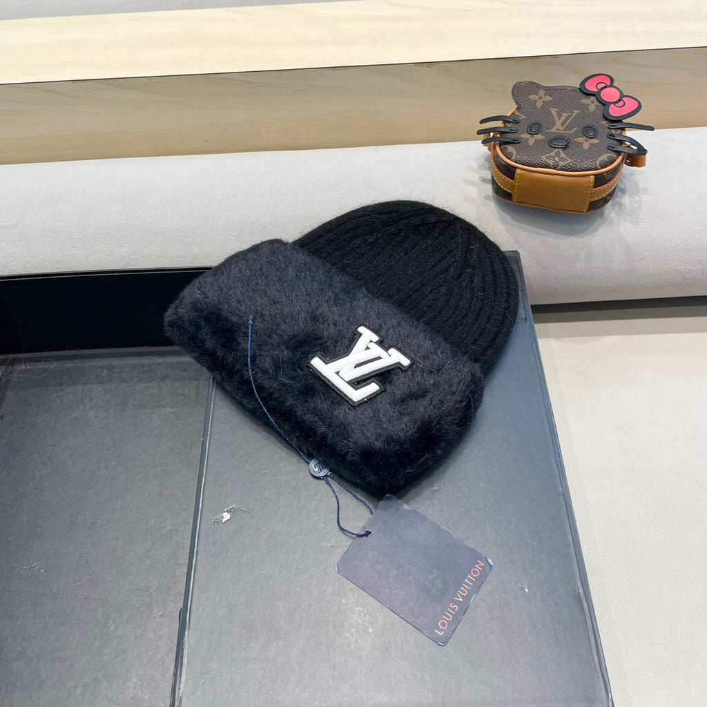 LOUIS VUITTON KNITTED BEANIE HAT IN BLACK WOOL AND RABBIT FUR 413353