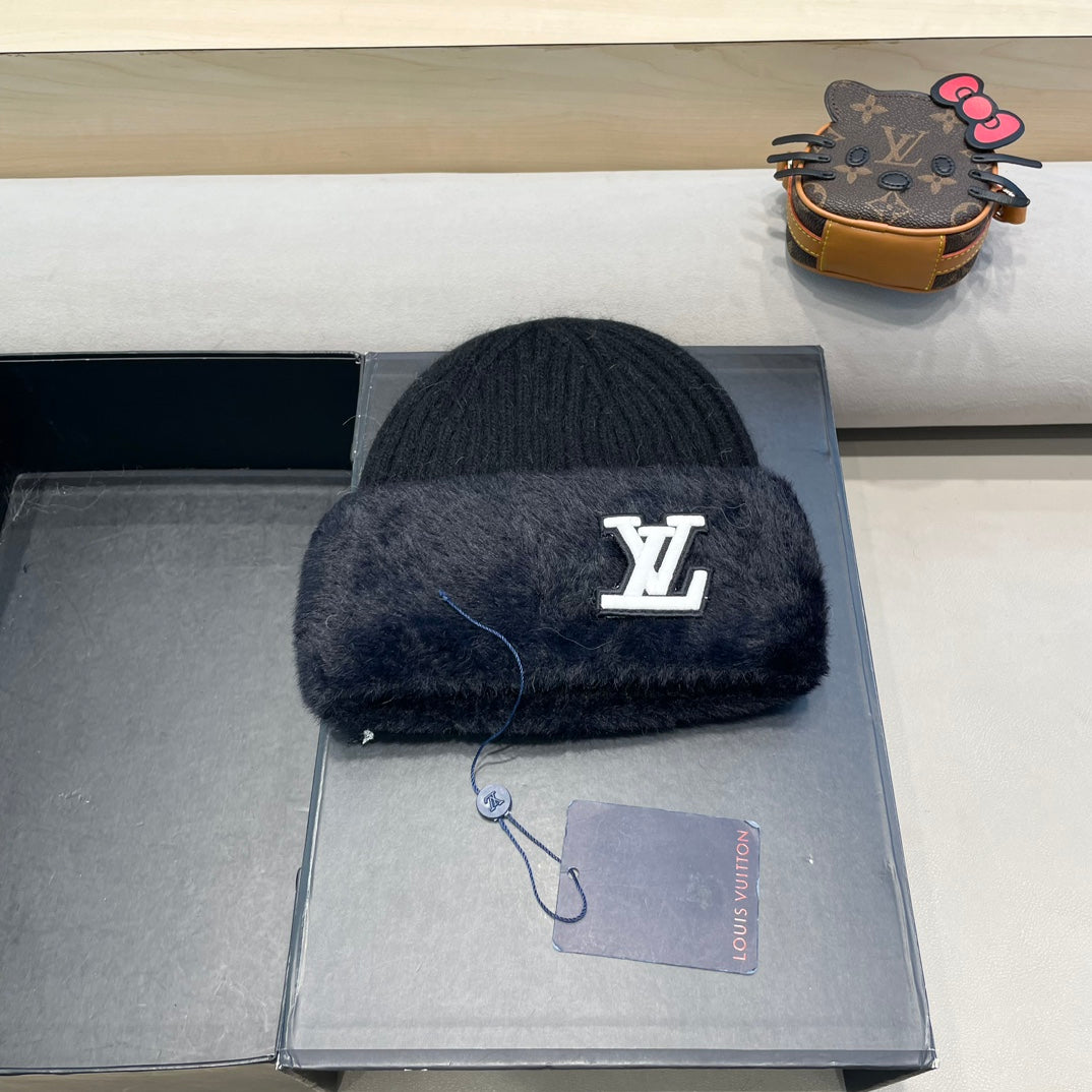 LOUIS VUITTON KNITTED BEANIE HAT IN BLACK WOOL AND RABBIT FUR 413353