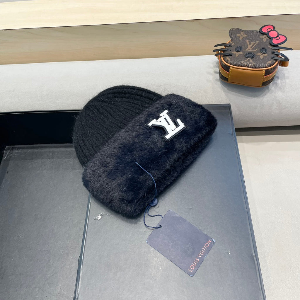 LOUIS VUITTON KNITTED BEANIE HAT IN BLACK WOOL AND RABBIT FUR 413353
