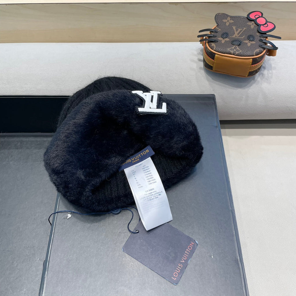 LOUIS VUITTON KNITTED BEANIE HAT IN BLACK WOOL AND RABBIT FUR 413353