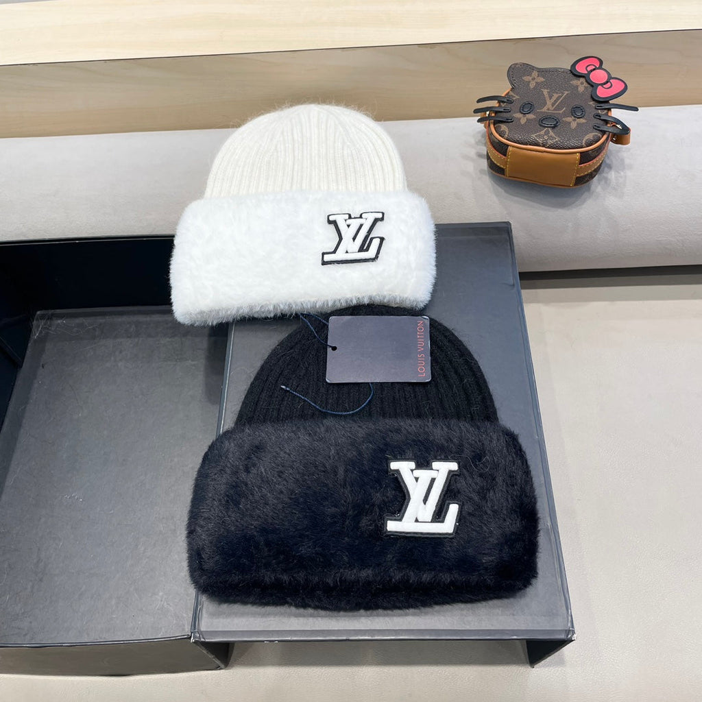 LOUIS VUITTON KNITTED BEANIE HAT IN BLACK WOOL AND RABBIT FUR 413353