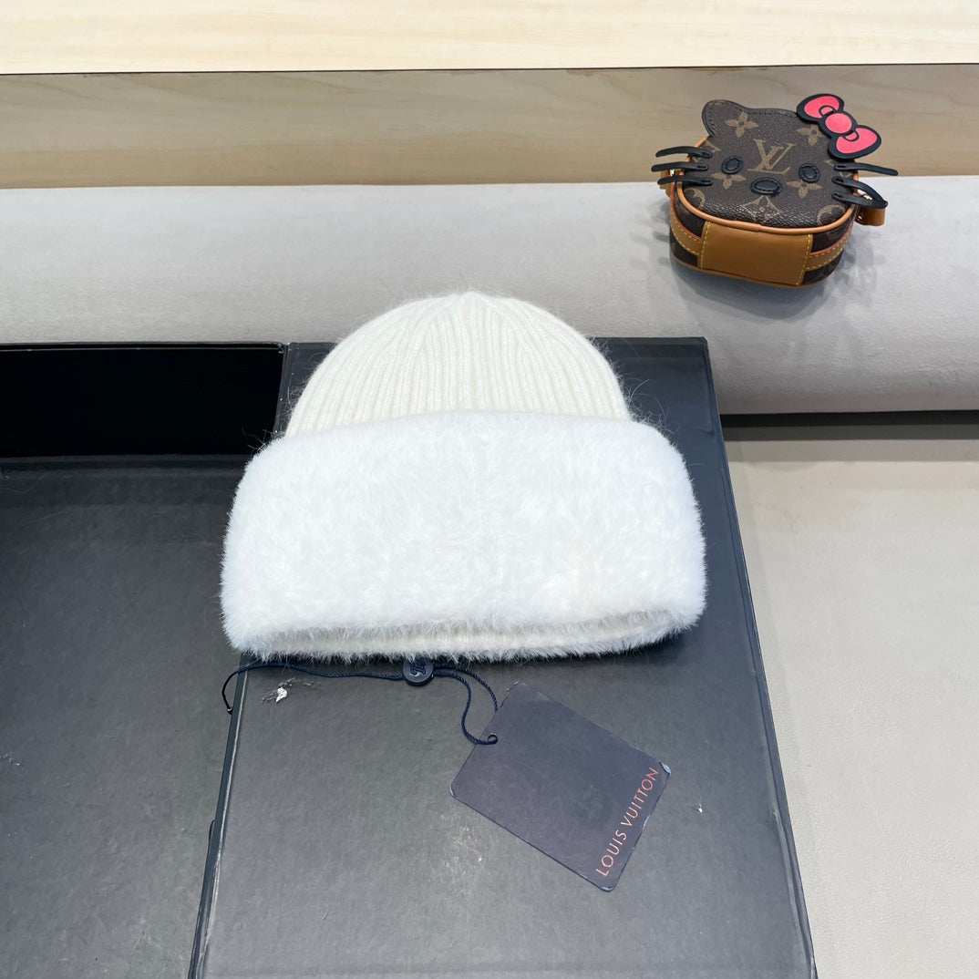 LOUIS VUITTON KNITTED BEANIE HAT IN WHITE WOOL AND RABBIT FUR 413354