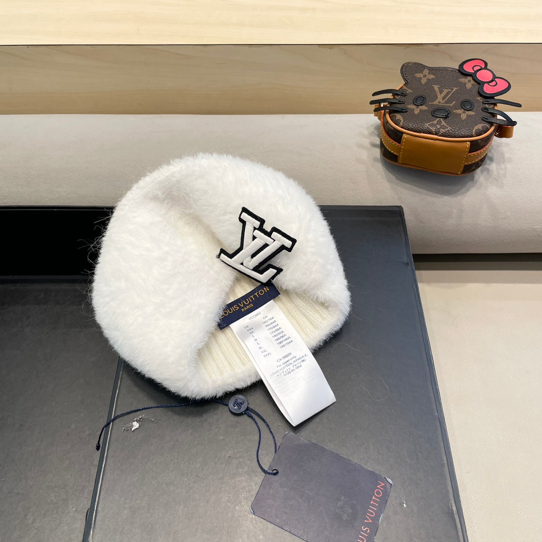 LOUIS VUITTON KNITTED BEANIE HAT IN WHITE WOOL AND RABBIT FUR 413354
