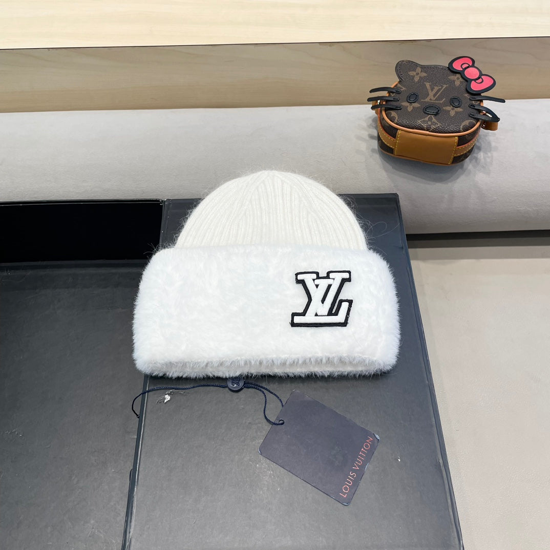 LOUIS VUITTON KNITTED BEANIE HAT IN WHITE WOOL AND RABBIT FUR 413354