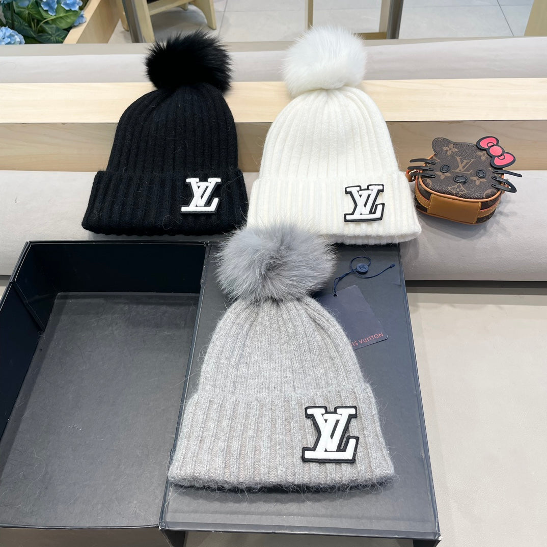 LOUIS VUITTON KNITTED BEANIE HAT IN GRAY WOOL 413367