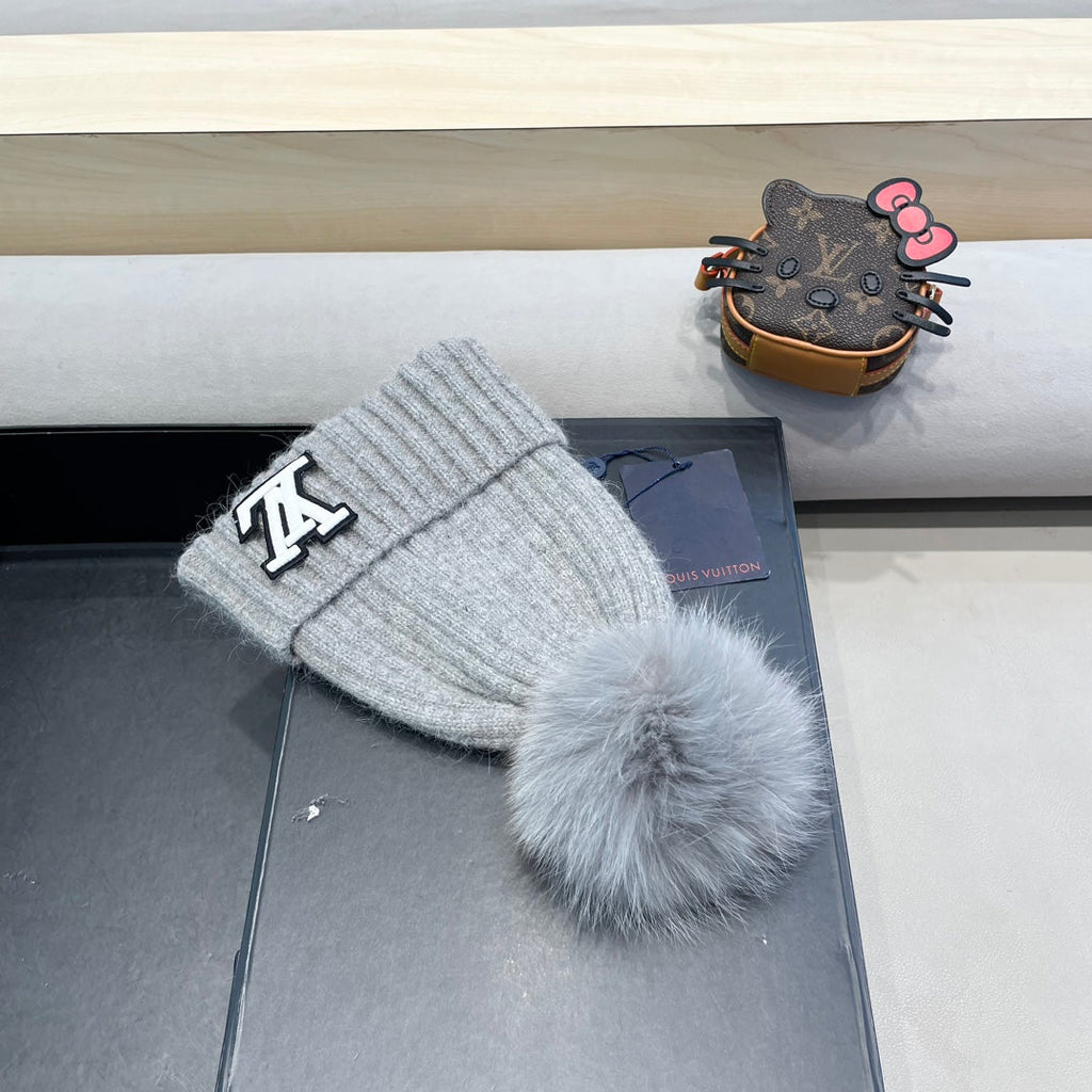 LOUIS VUITTON KNITTED BEANIE HAT IN GRAY WOOL 413367