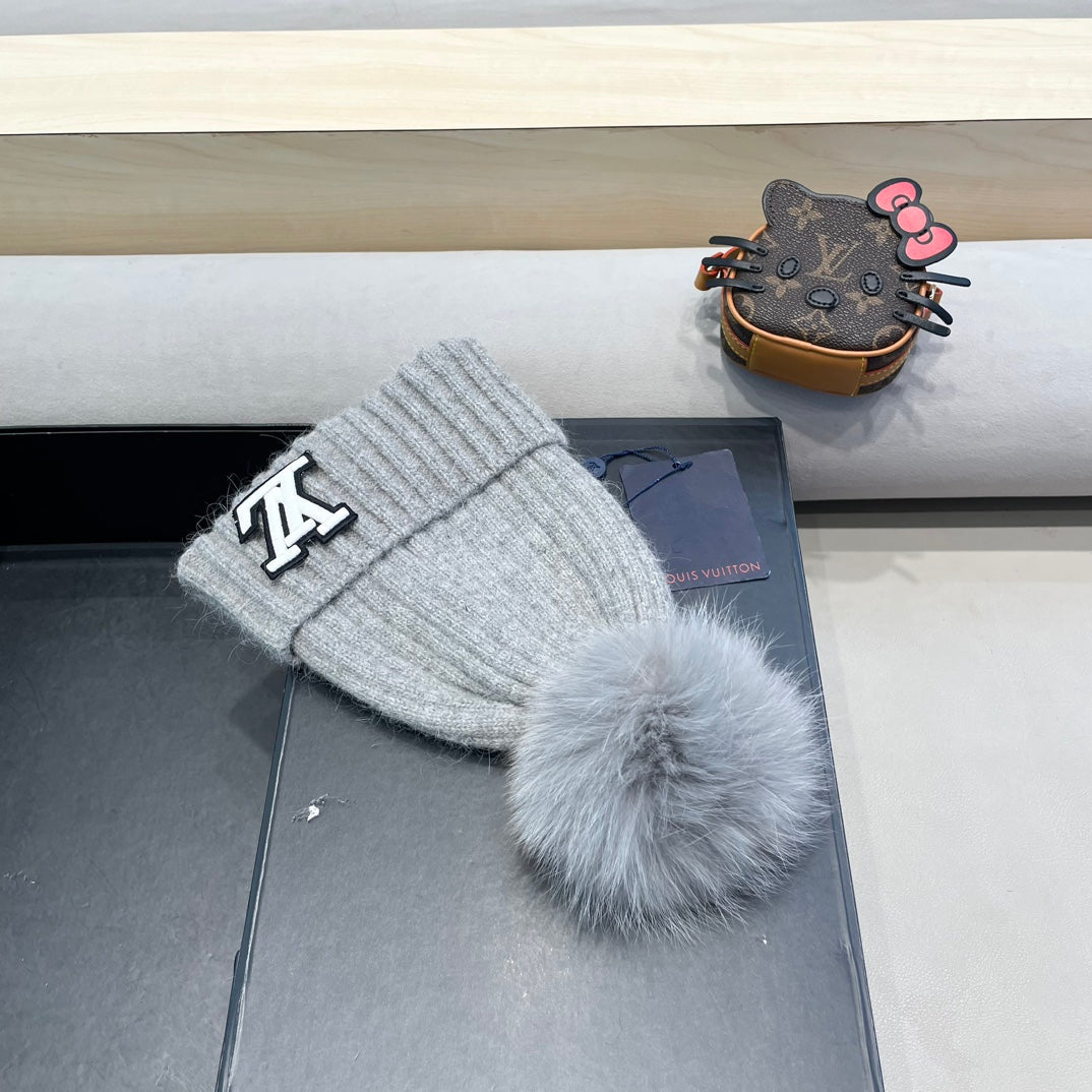 LOUIS VUITTON KNITTED BEANIE HAT IN GRAY WOOL 413367