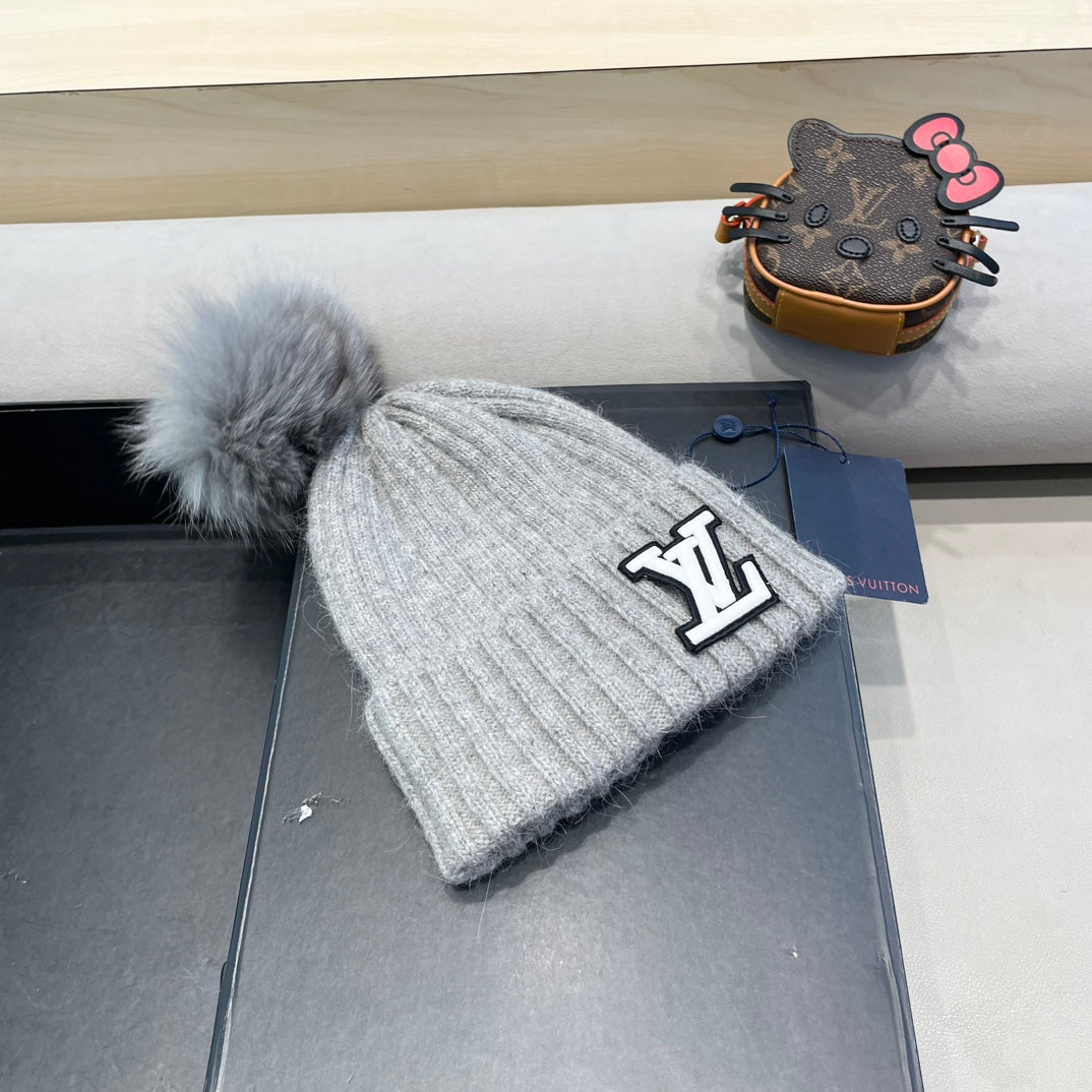 LOUIS VUITTON KNITTED BEANIE HAT IN GRAY WOOL 413367