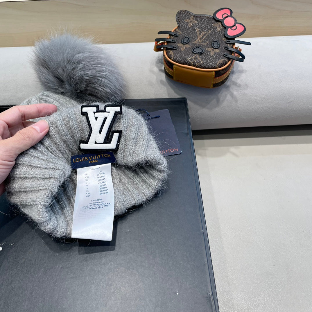 LOUIS VUITTON KNITTED BEANIE HAT IN GRAY WOOL 413367