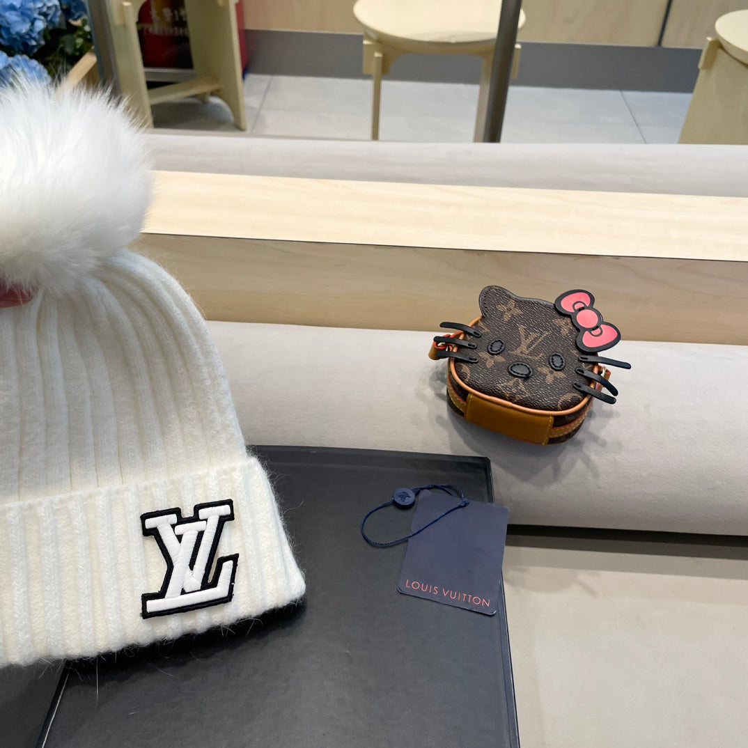 LOUIS VUITTON KNITTED BEANIE HAT IN WHITE WOOL 413368