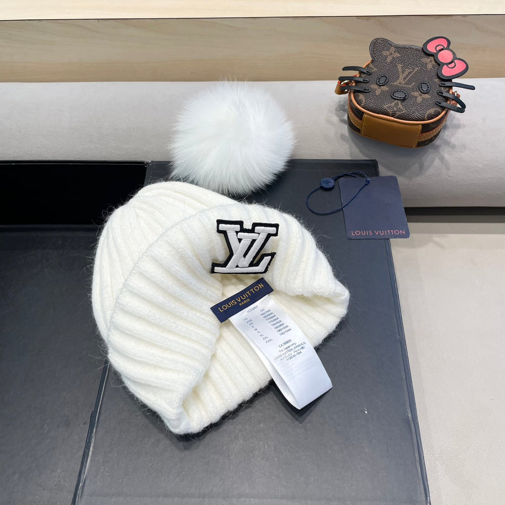 LOUIS VUITTON KNITTED BEANIE HAT IN WHITE WOOL 413368