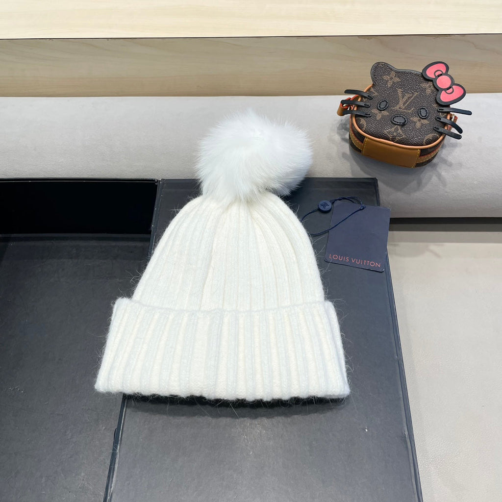 LOUIS VUITTON KNITTED BEANIE HAT IN WHITE WOOL 413368