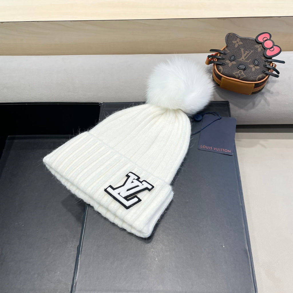 LOUIS VUITTON KNITTED BEANIE HAT IN WHITE WOOL 413368