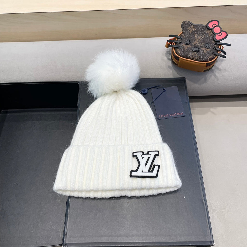 LOUIS VUITTON KNITTED BEANIE HAT IN WHITE WOOL 413368