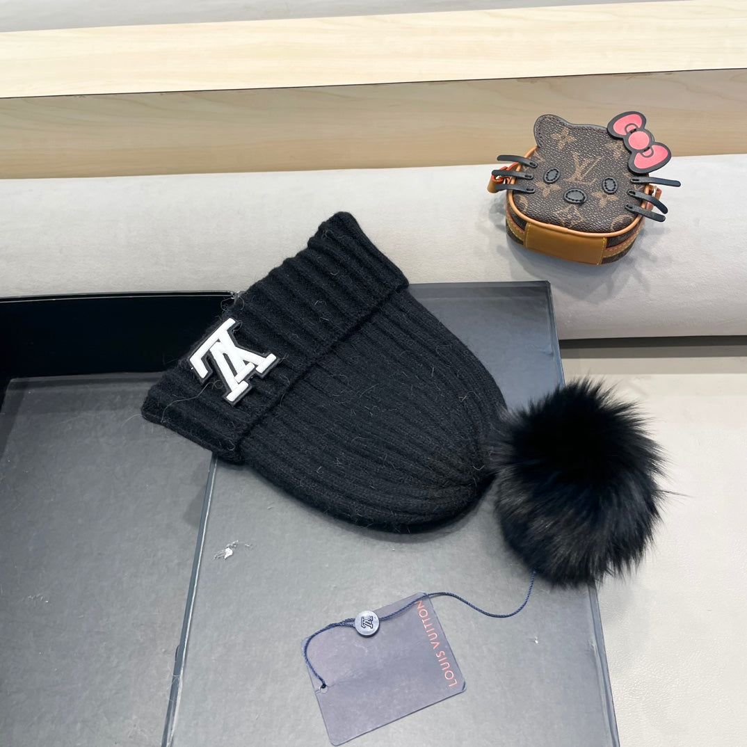 LOUIS VUITTON KNITTED BEANIE HAT IN BLACK WOOL 413369