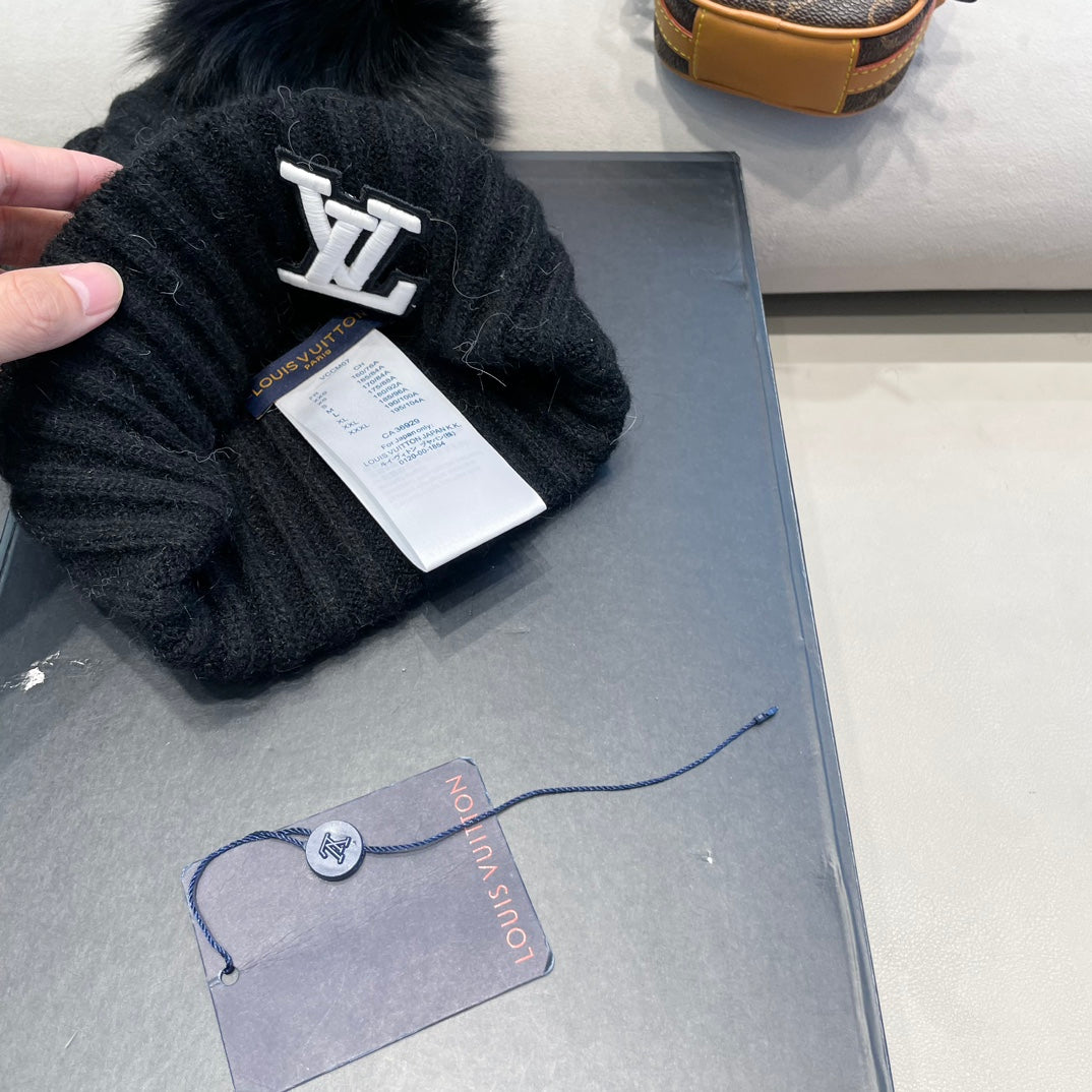 LOUIS VUITTON KNITTED BEANIE HAT IN BLACK WOOL 413369