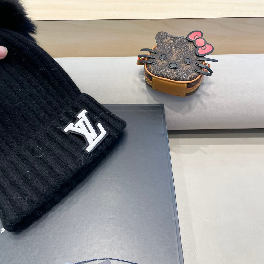 LOUIS VUITTON KNITTED BEANIE HAT IN BLACK WOOL 413369