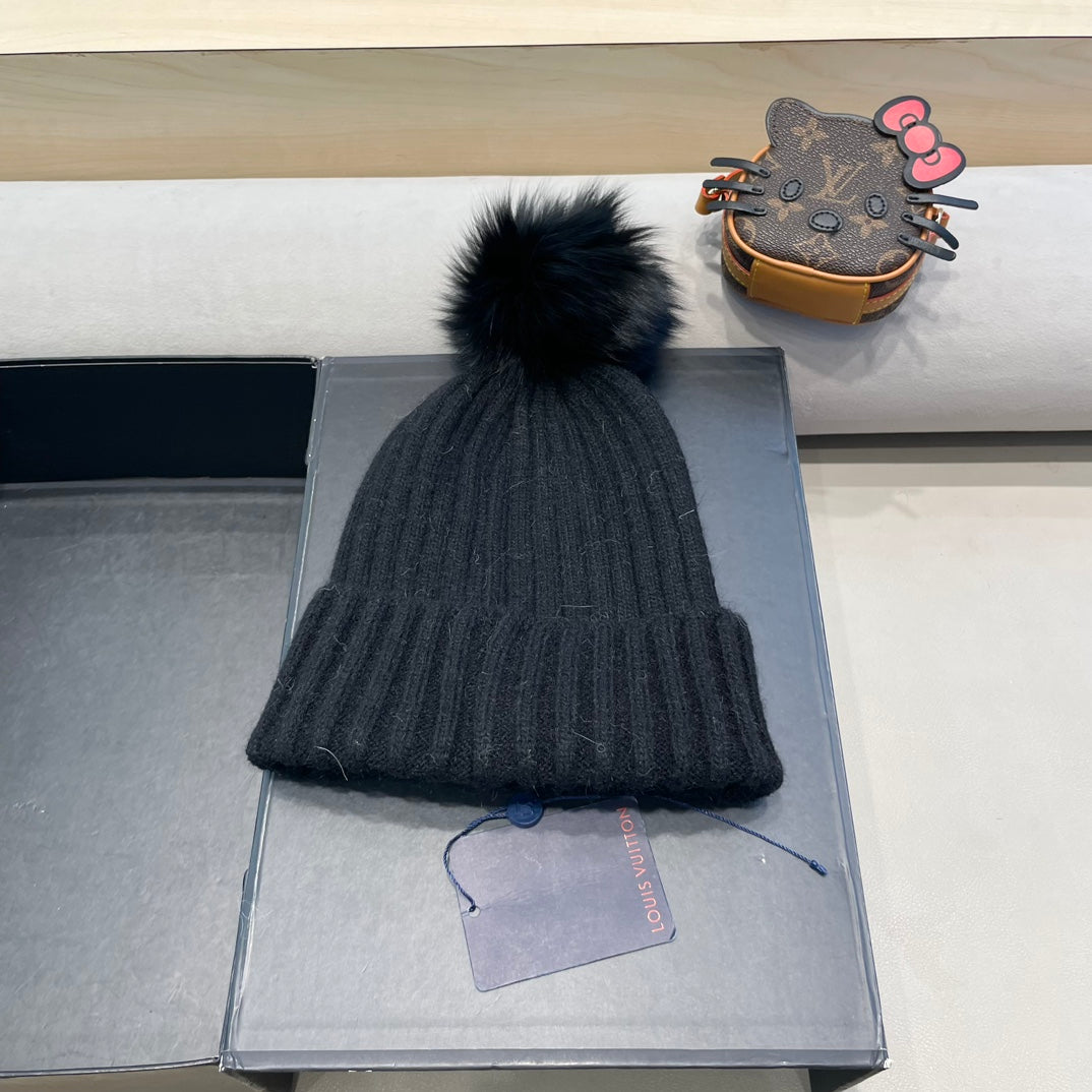 LOUIS VUITTON KNITTED BEANIE HAT IN BLACK WOOL 413369